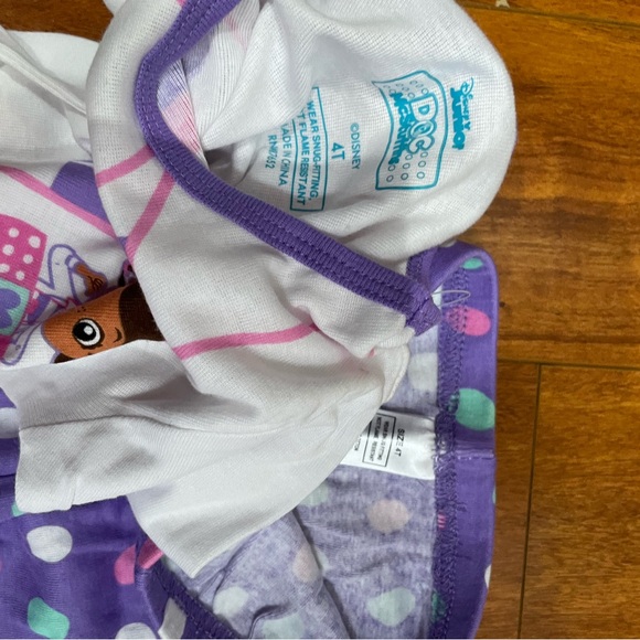 Doc mcstuffins Disney White and Purple Pajama Set - Picture 4 of 4